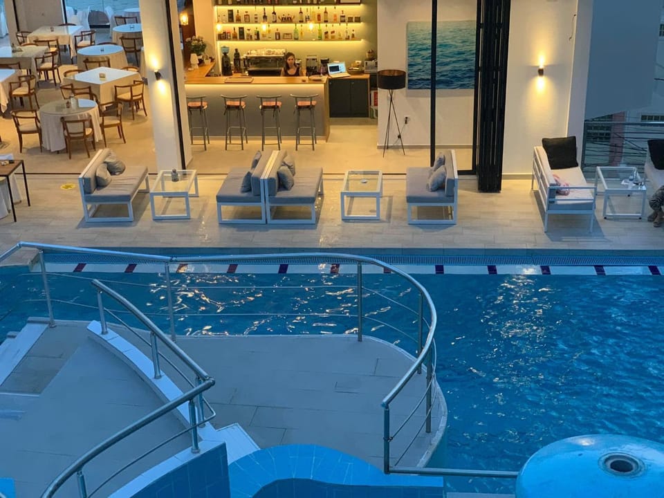 Restaurant/places to eat, Lounge or bar, Pool view, Sea view, Swimming pool