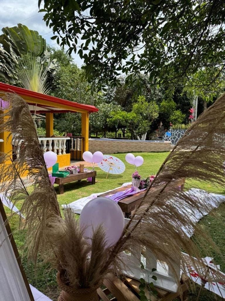 CASA DE CAMPO Villa Ibiza Celebraciones y Descanso en un Paraíso Natural House in Cundinamarca, Colombia