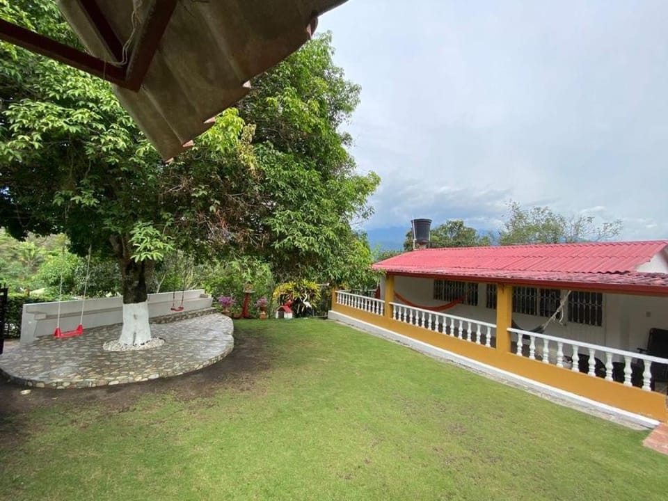 CASA DE CAMPO Villa Ibiza Celebraciones y Descanso en un Paraíso Natural House in Cundinamarca, Colombia