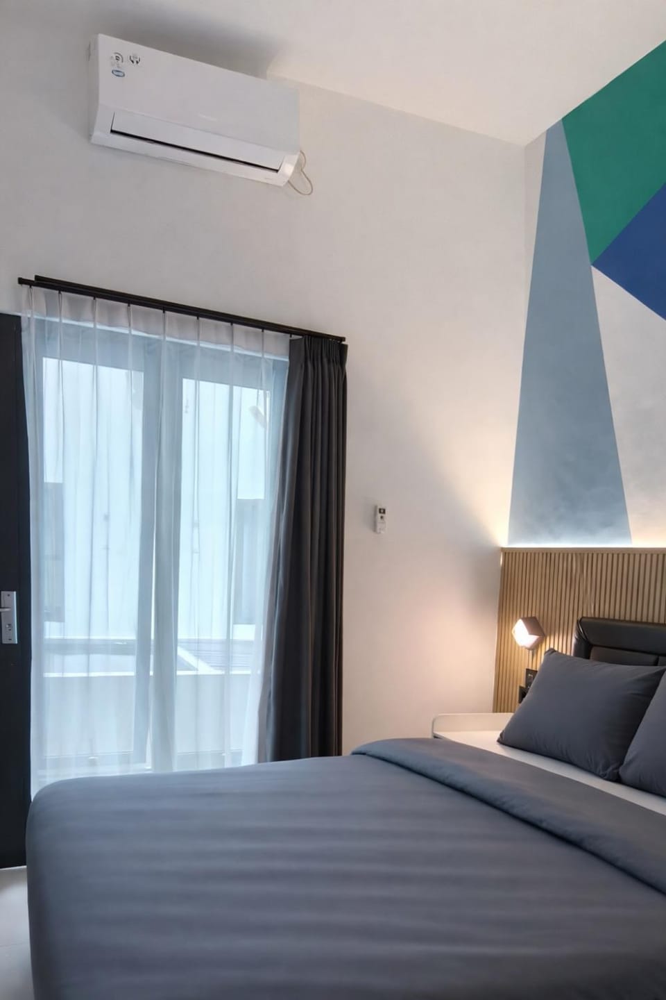 Bed, Photo of the whole room, Bedroom, air conditioner