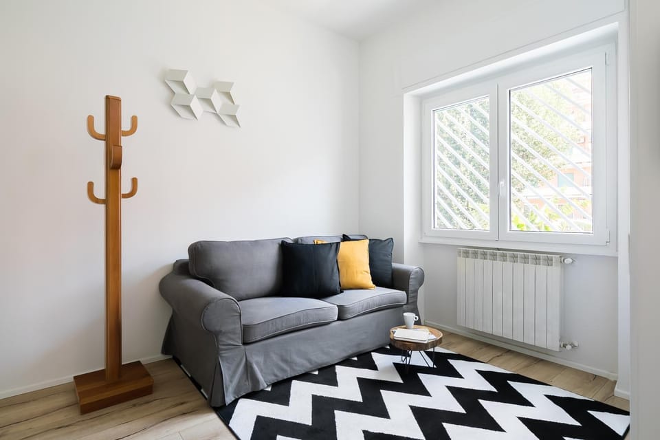 Bed, Living room