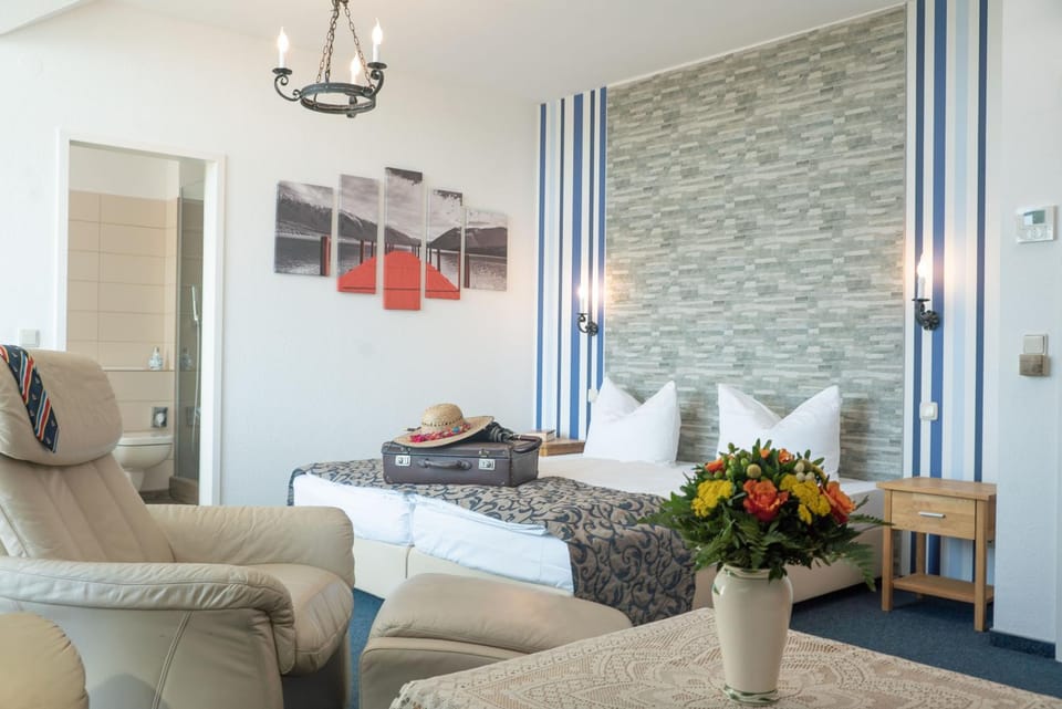 Bed, Other, Photo of the whole room, Decorative detail