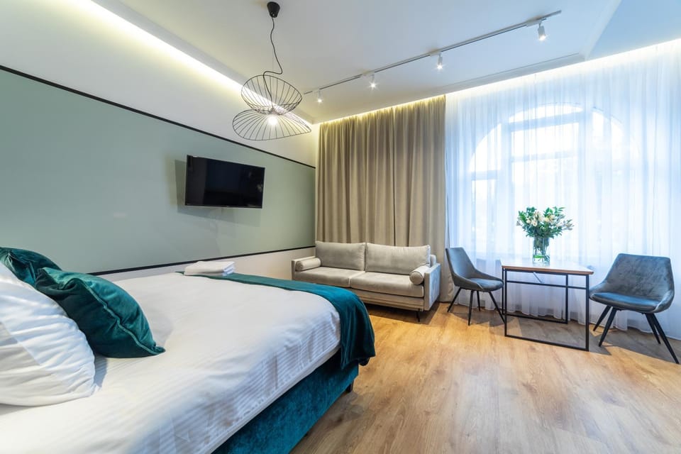 Bed, Living room, Photo of the whole room, Seating area, Bedroom