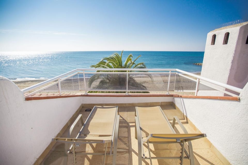Mistral Seafront up. Vistas al Mar Apartment in Baix Camp