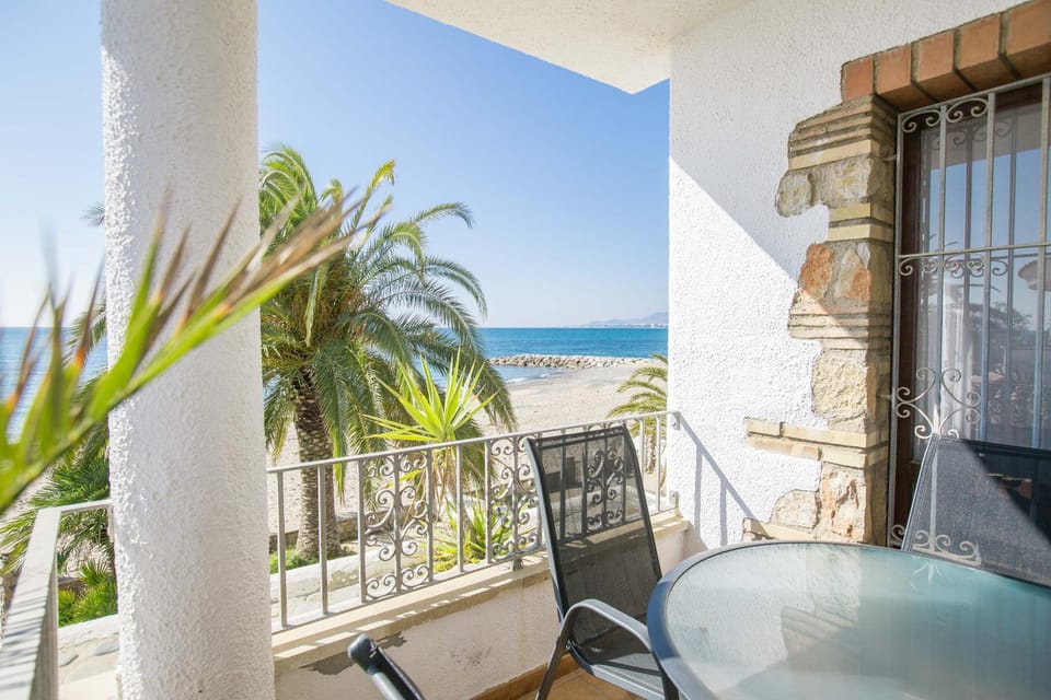Mistral Seafront up. Vistas al Mar Apartment in Baix Camp