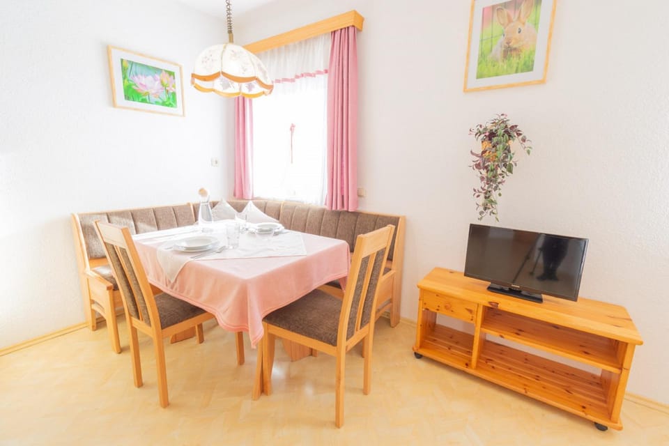 TV and multimedia, Dining area