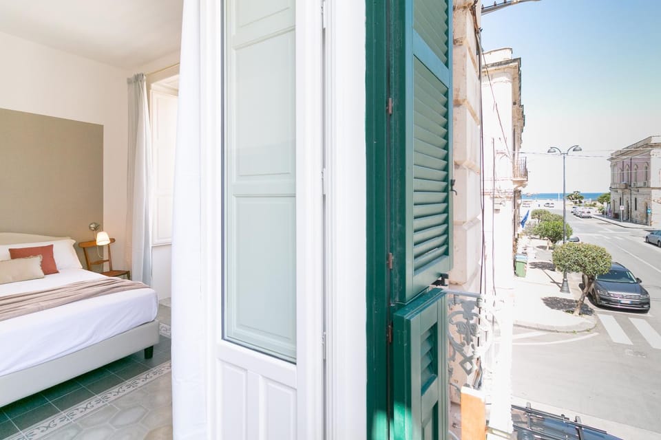 Balcony/Terrace, City view, Sea view, Street view