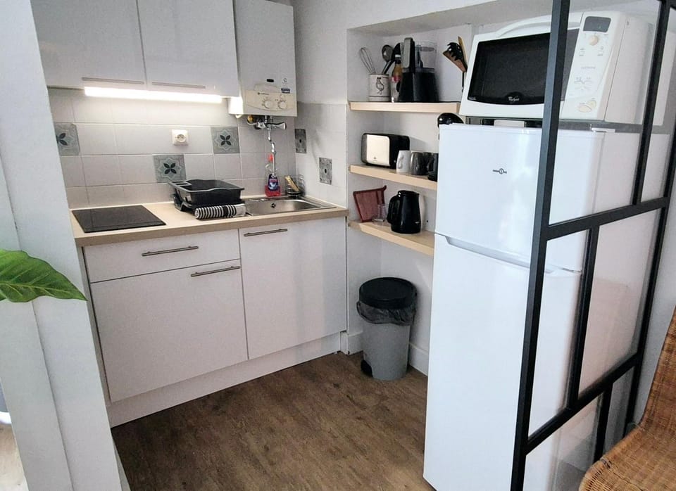 Kitchen or kitchenette, stove, toaster