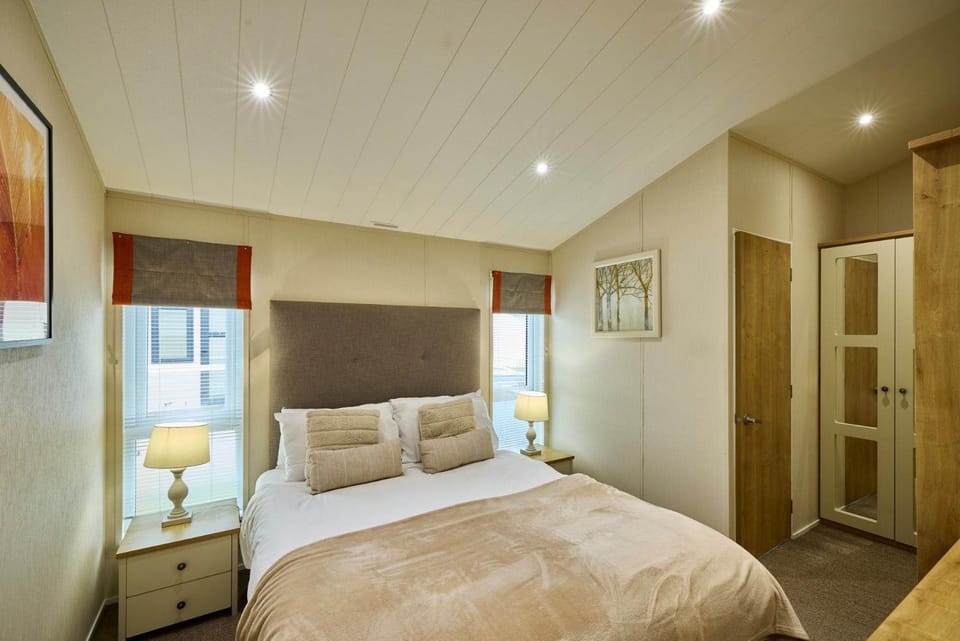 Bed, Bedroom, wardrobe