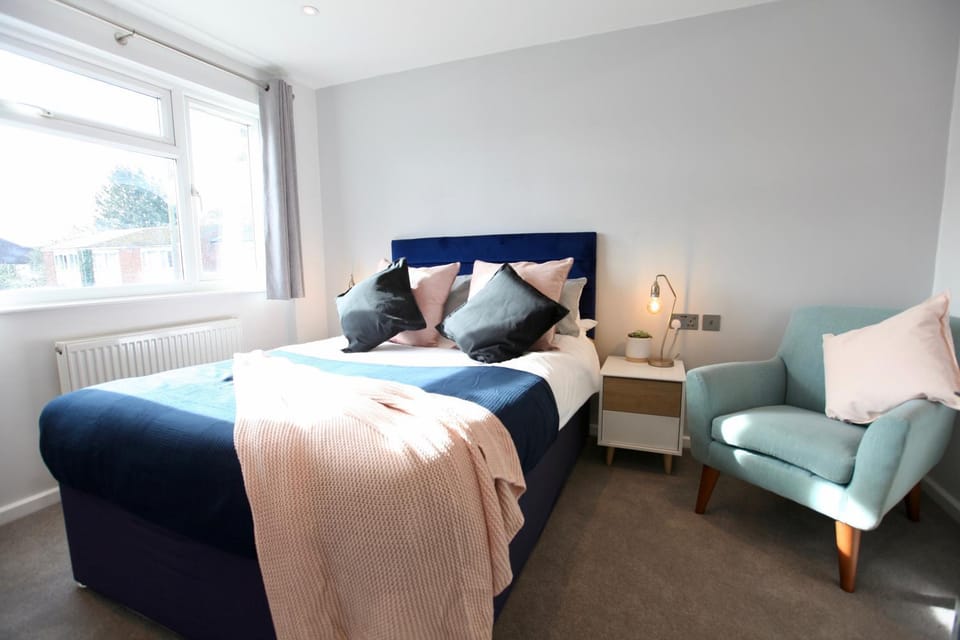 Bed, Photo of the whole room, Bedroom