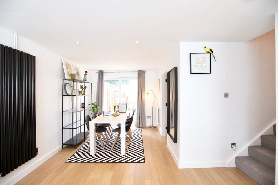 Seating area, Dining area