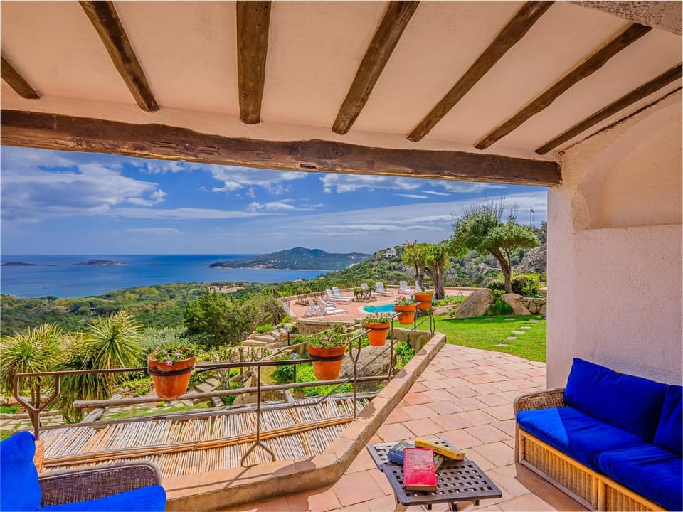 Pool view, Sea view