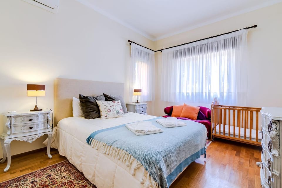 Photo of the whole room, Bedroom