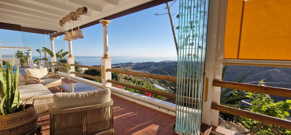 Balcony/Terrace, Lounge or bar, Seating area, City view, Garden view, Mountain view, Pool view, Sea view