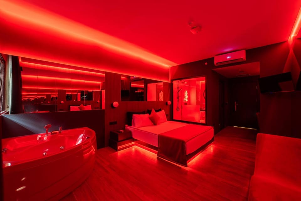 Hot Tub, Photo of the whole room