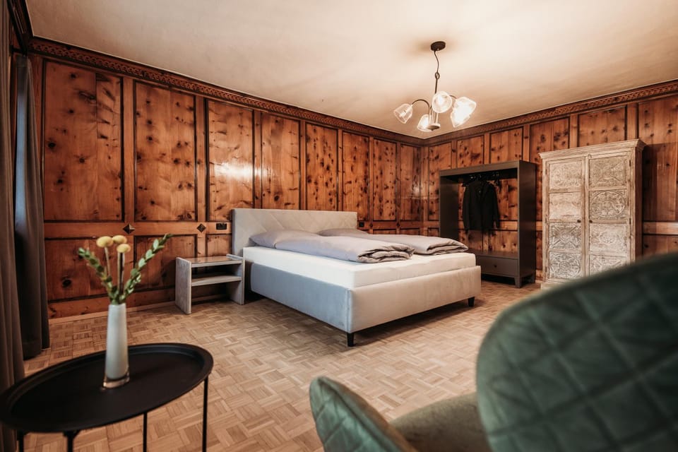 Staff, Photo of the whole room, Bedroom