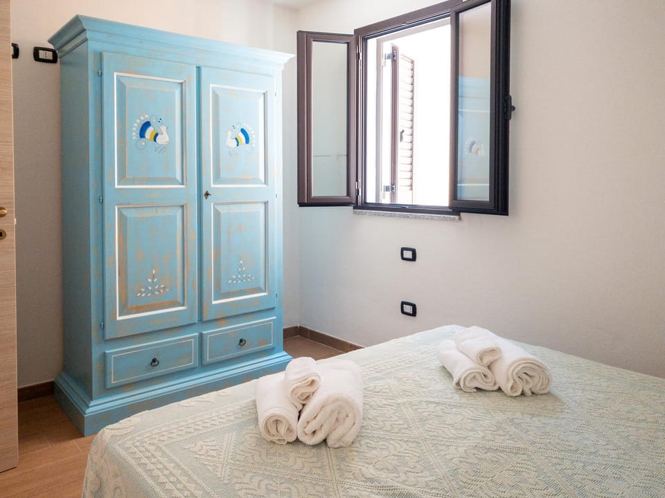 Bed, Photo of the whole room, Bedroom, towels, wardrobe