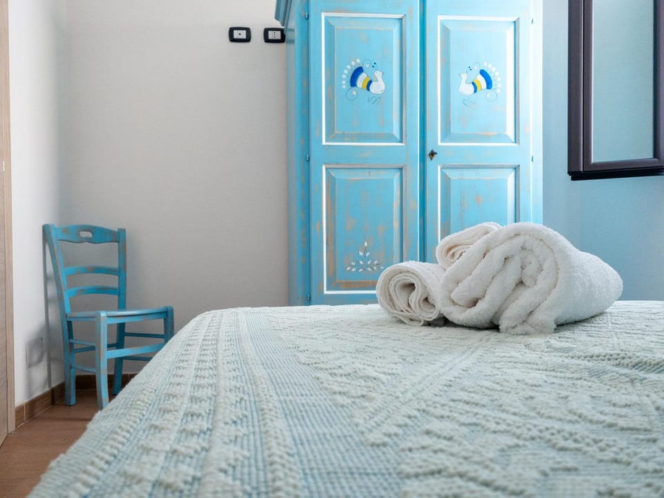 Bed, Photo of the whole room, Bedroom, towels, wardrobe