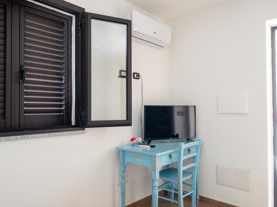 TV and multimedia, air conditioner