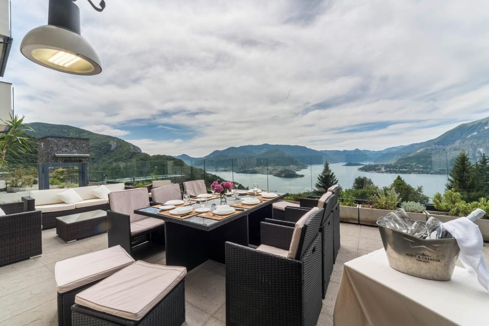 Property building, Balcony/Terrace, Living room