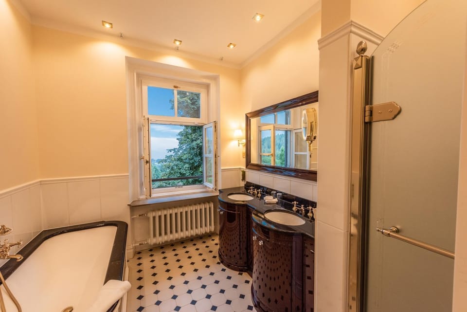 Shower, Toilet, Bathroom, Bath