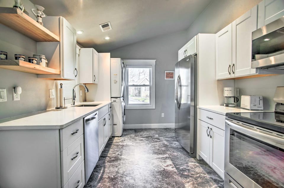 Walk to Shore: Updated Buzzards Bay Cottage! House in Wareham