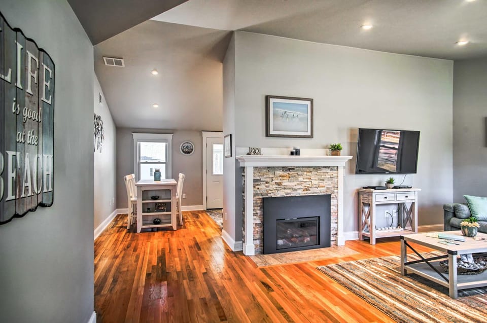 Walk to Shore: Updated Buzzards Bay Cottage! House in Wareham