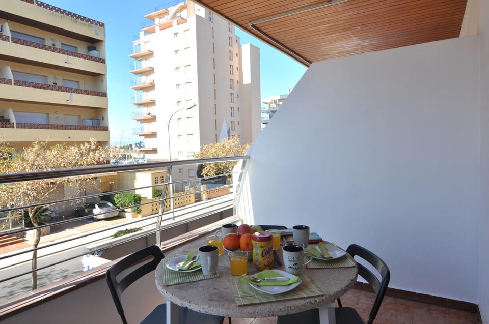 View (from property/room), Balcony/Terrace, Dining area
