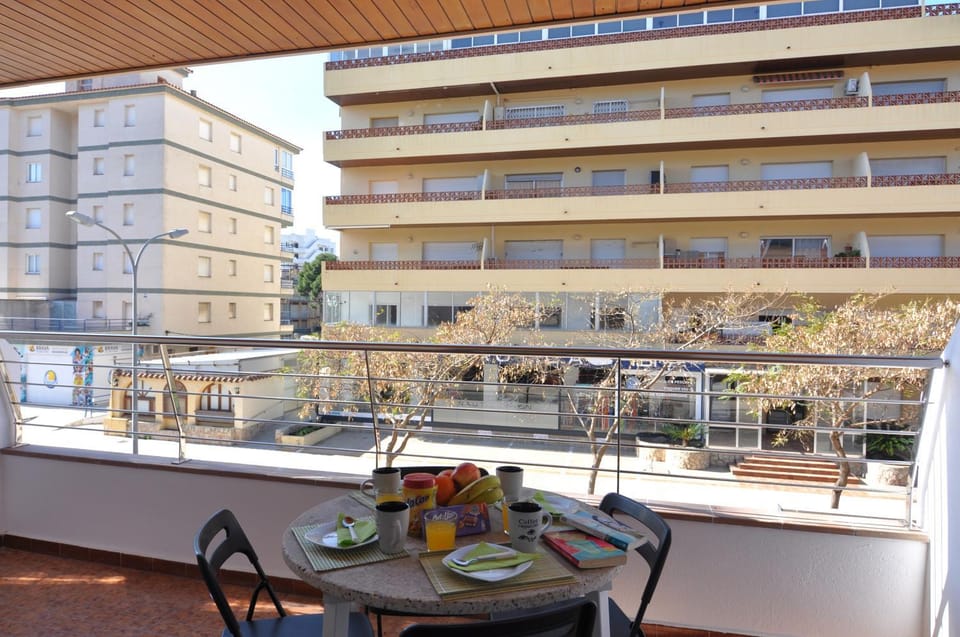 View (from property/room), Balcony/Terrace, Dining area