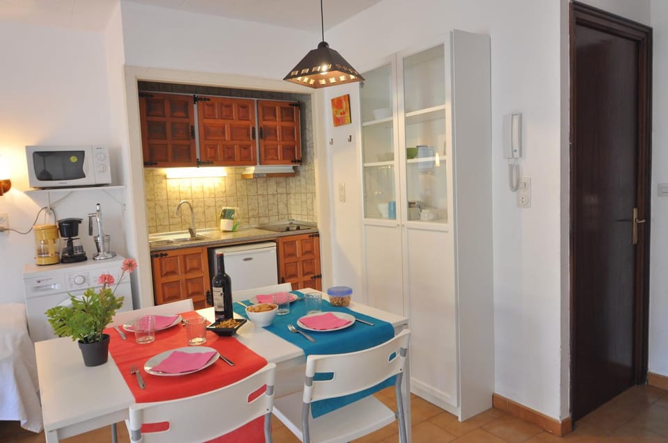 Dining area, minibar, kitchen