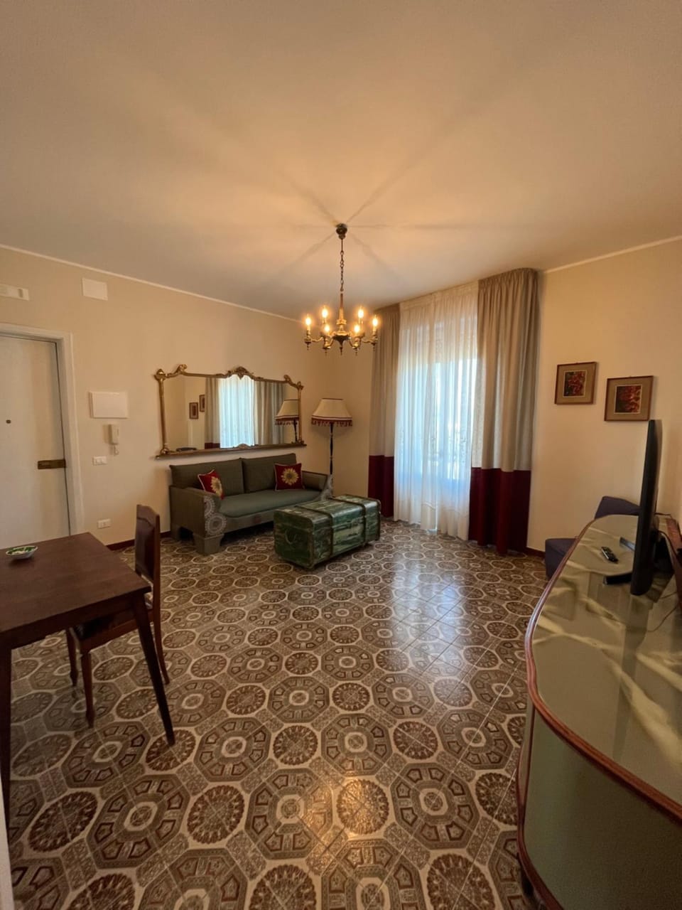 Communal lounge/ TV room