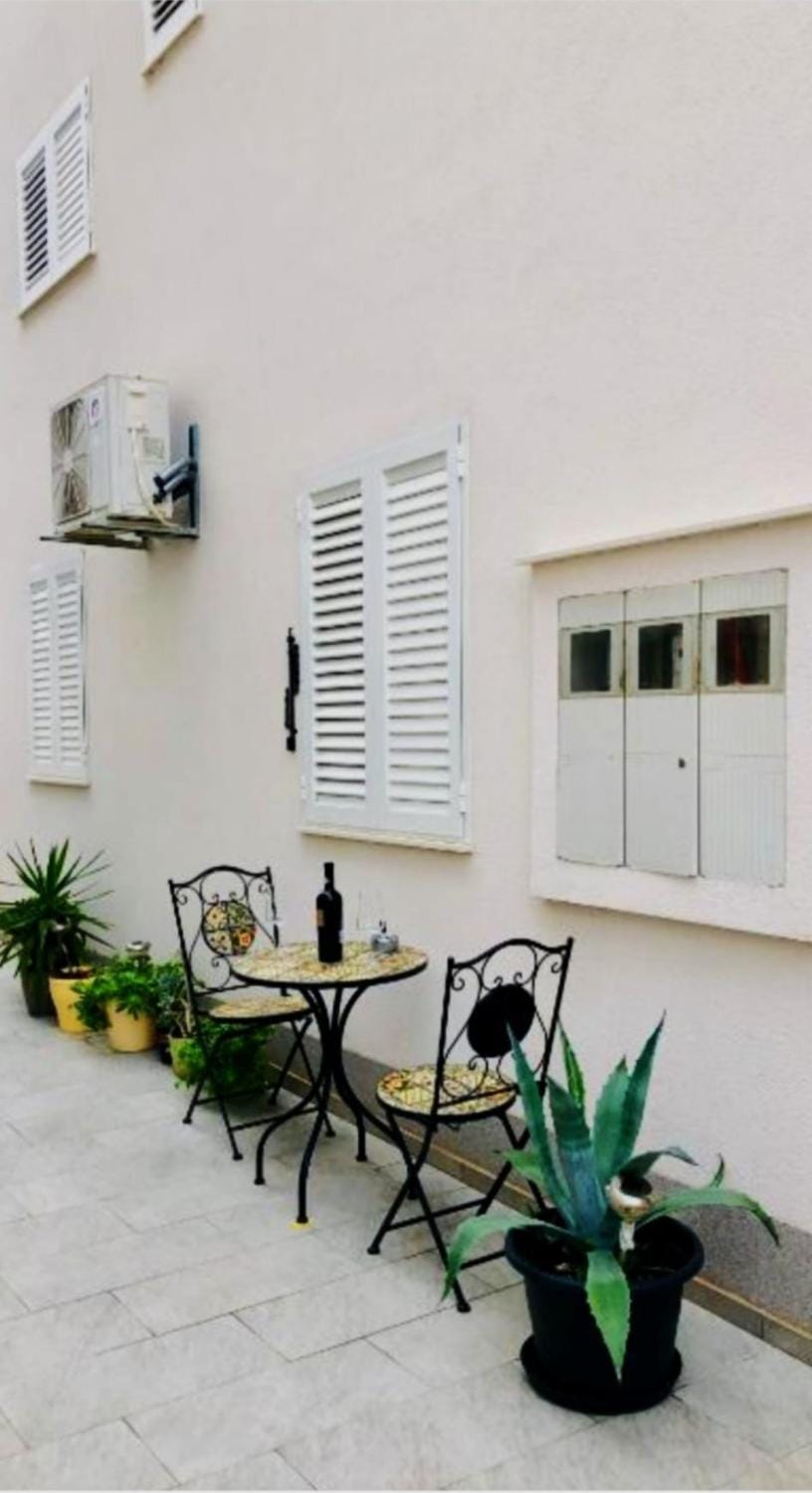 Patio, Day, Balcony/Terrace, air conditioner