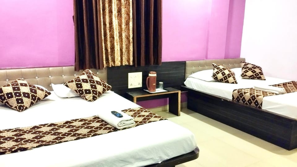 Bed, Photo of the whole room, Bedroom, Swimming pool
