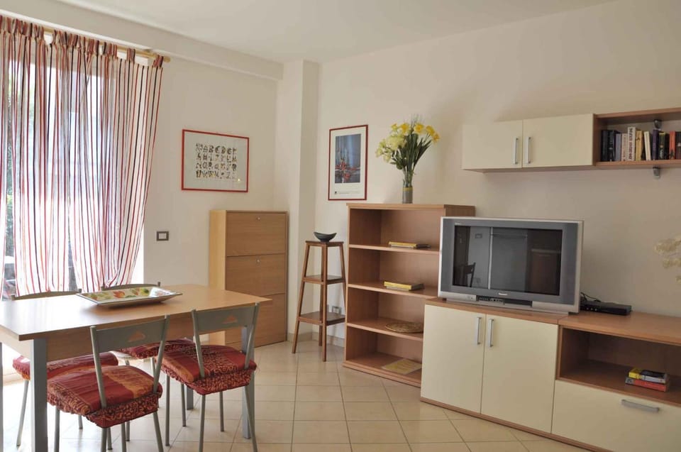 TV and multimedia, Living room, Dining area