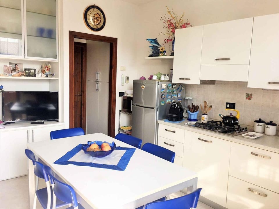 Coffee/tea facilities, Dining area