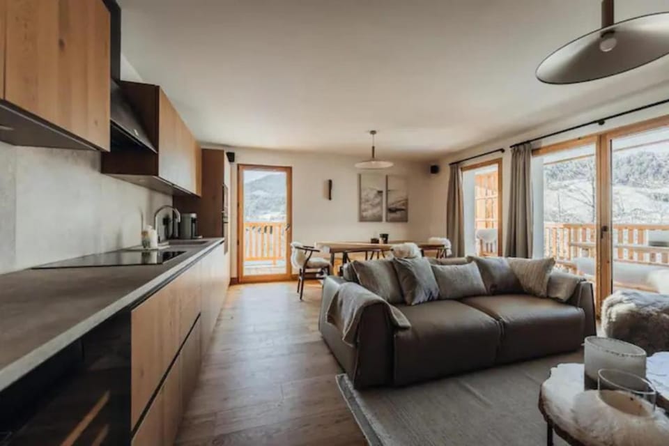 Living room, Seating area, Dining area, Communal kitchen