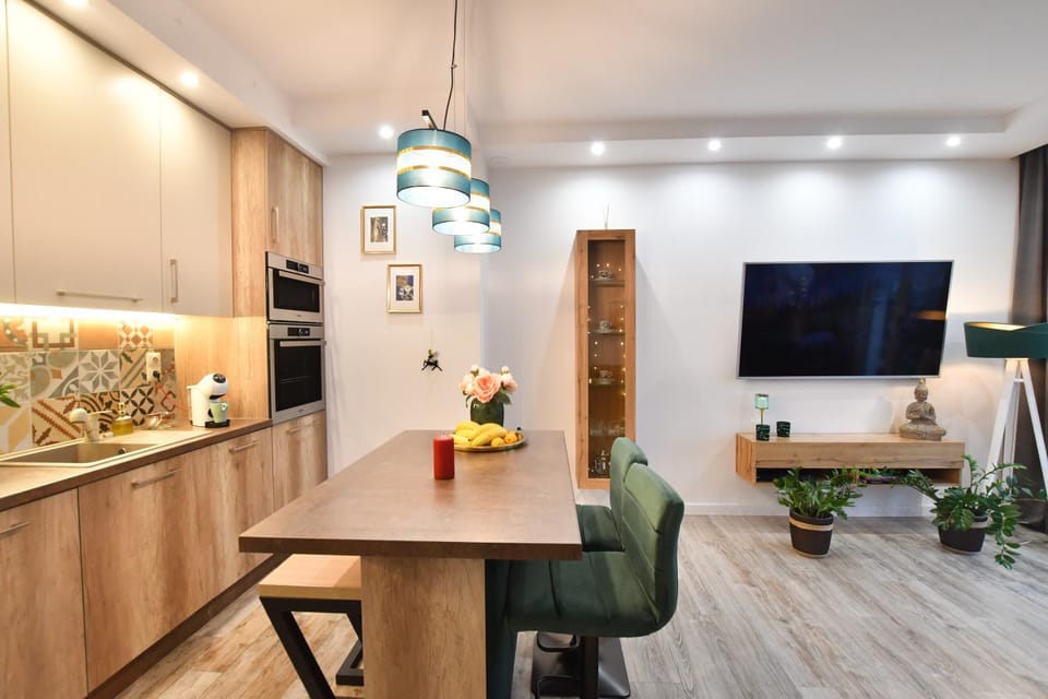 TV and multimedia, Kitchen or kitchenette, Living room, Seating area, Dining area, hair dresser