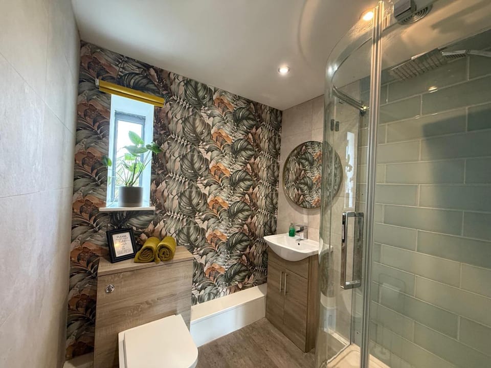 Lincoln 4-Beds Sleeps 13 Hot Tub & Pet Friendly House in West Lindsey District