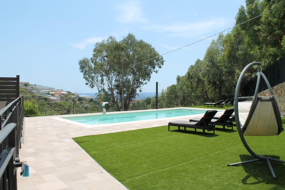 Balcony/Terrace, Swimming pool