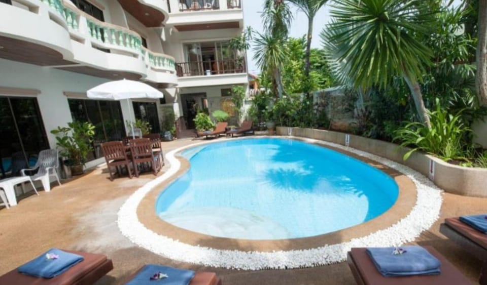 Swimming pool