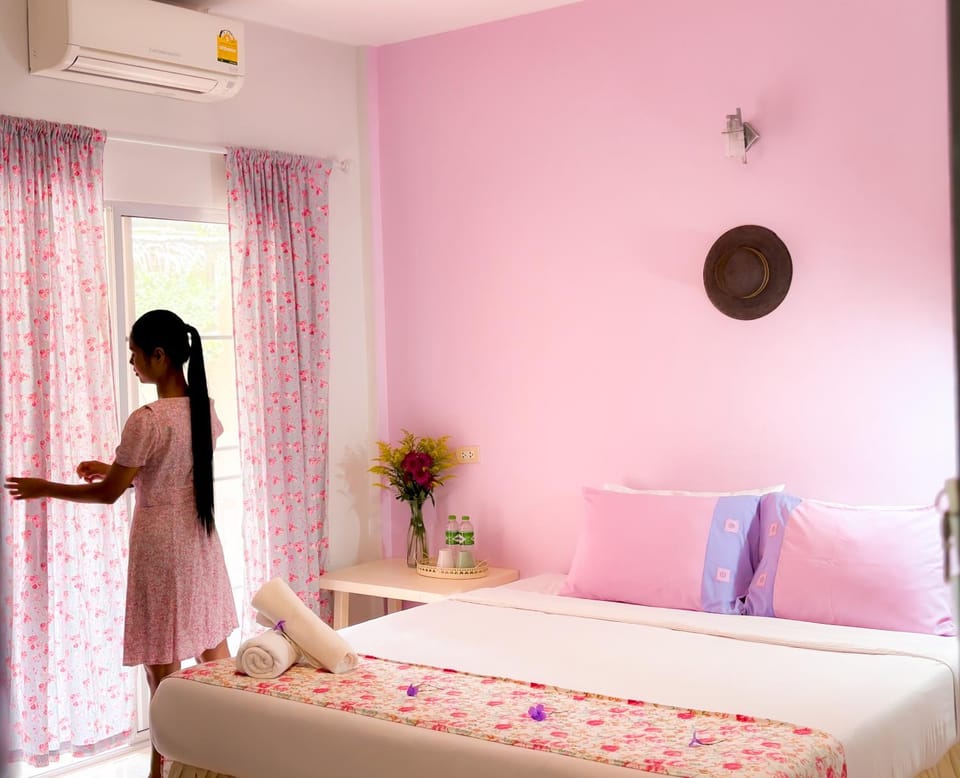 Les Fleurs House Bed and Breakfast in Khuekkhak