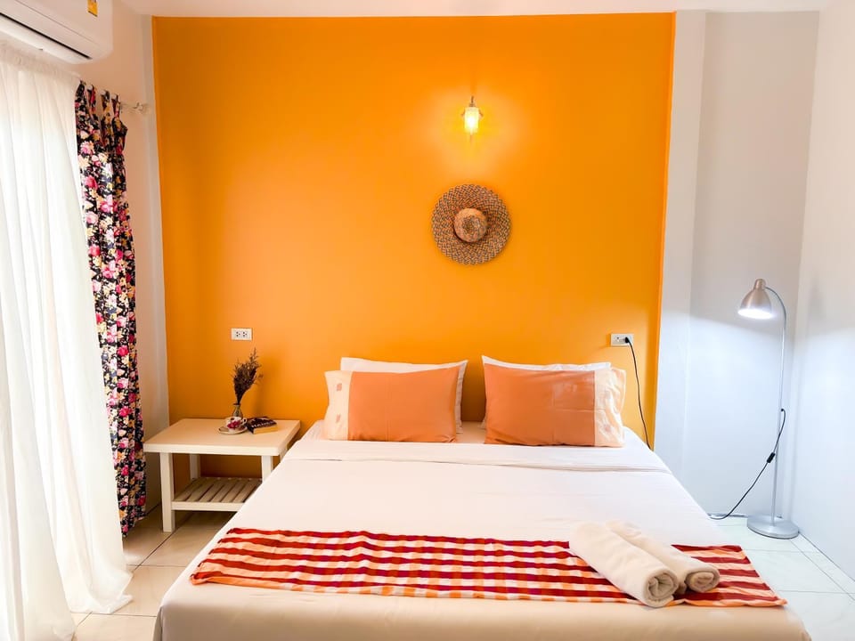 Les Fleurs House Bed and Breakfast in Khuekkhak