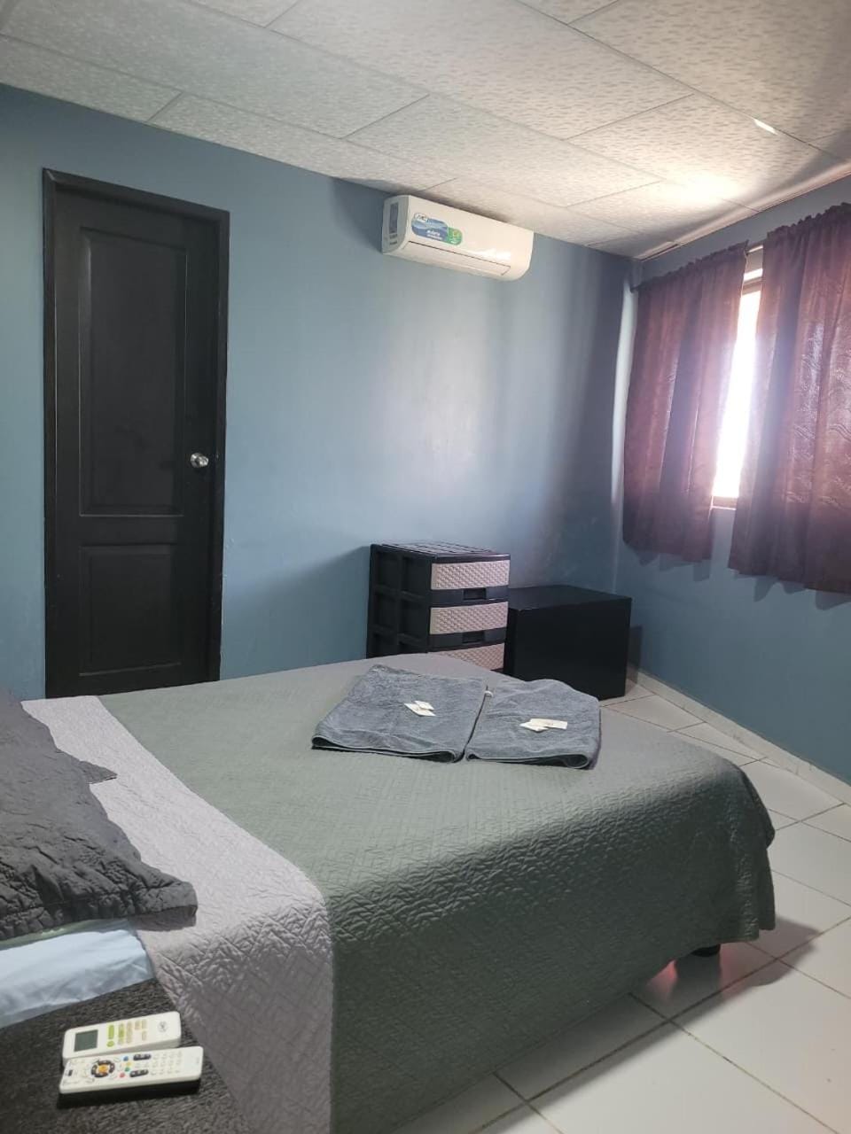 Bed, Bedroom, air conditioner