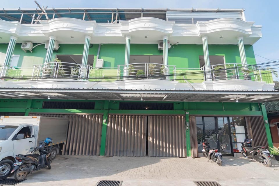 Facade/entrance