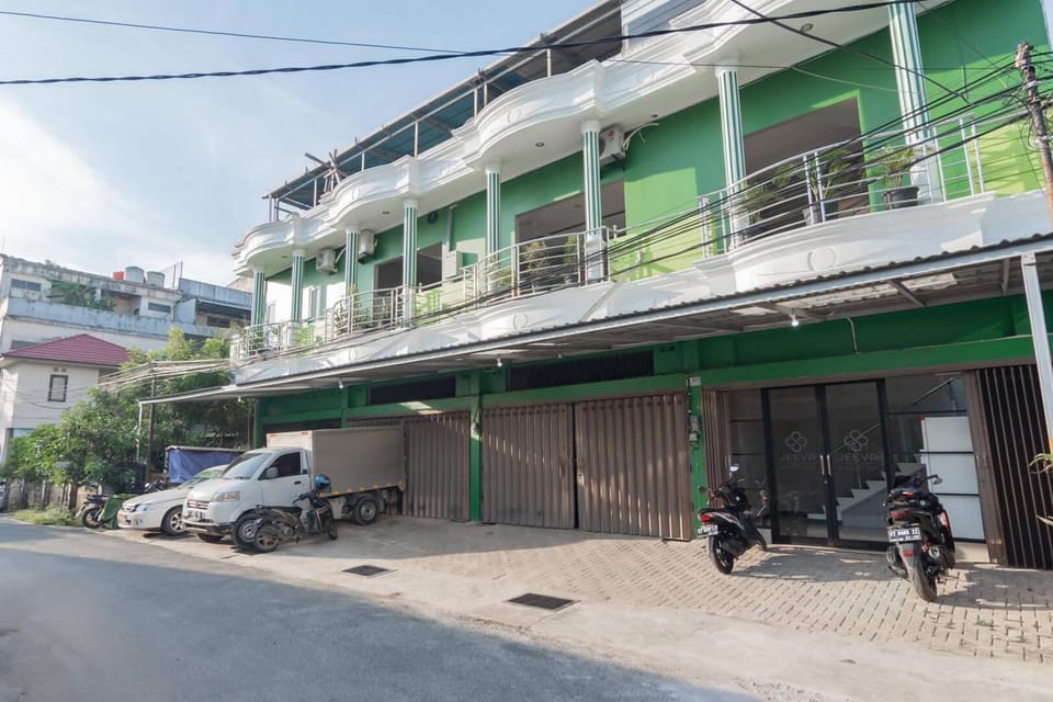 Facade/entrance