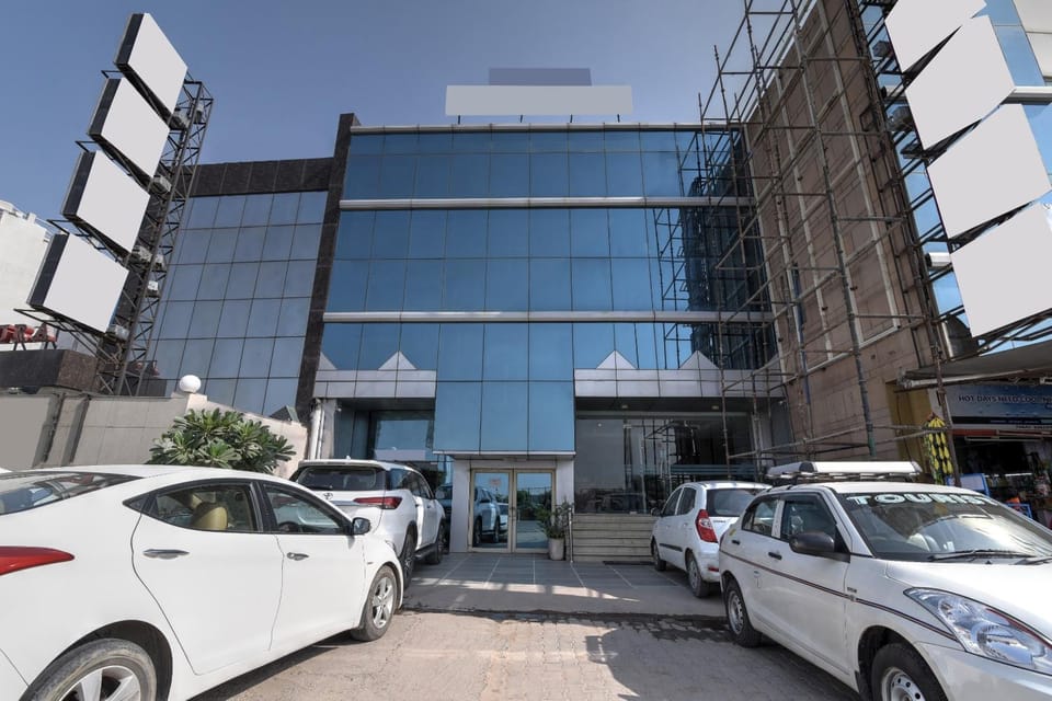 Facade/entrance