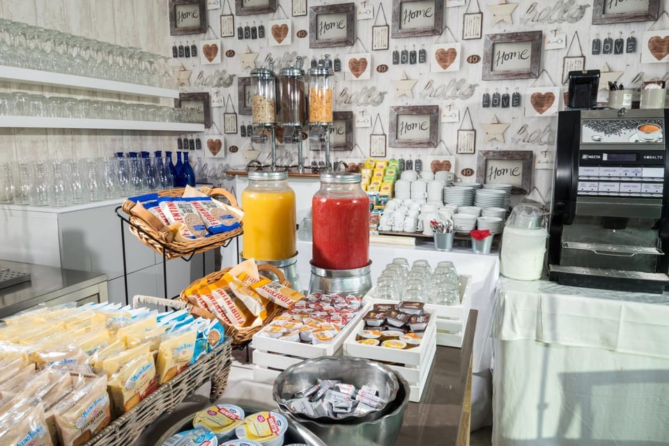 Food and drinks, Buffet breakfast