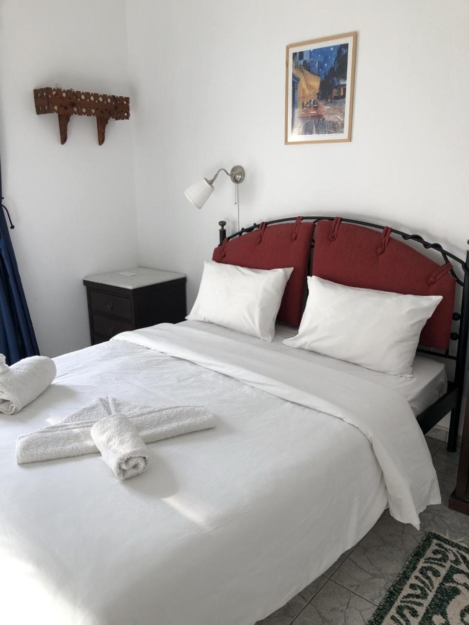 Bed, Decorative detail, Quiet street view
