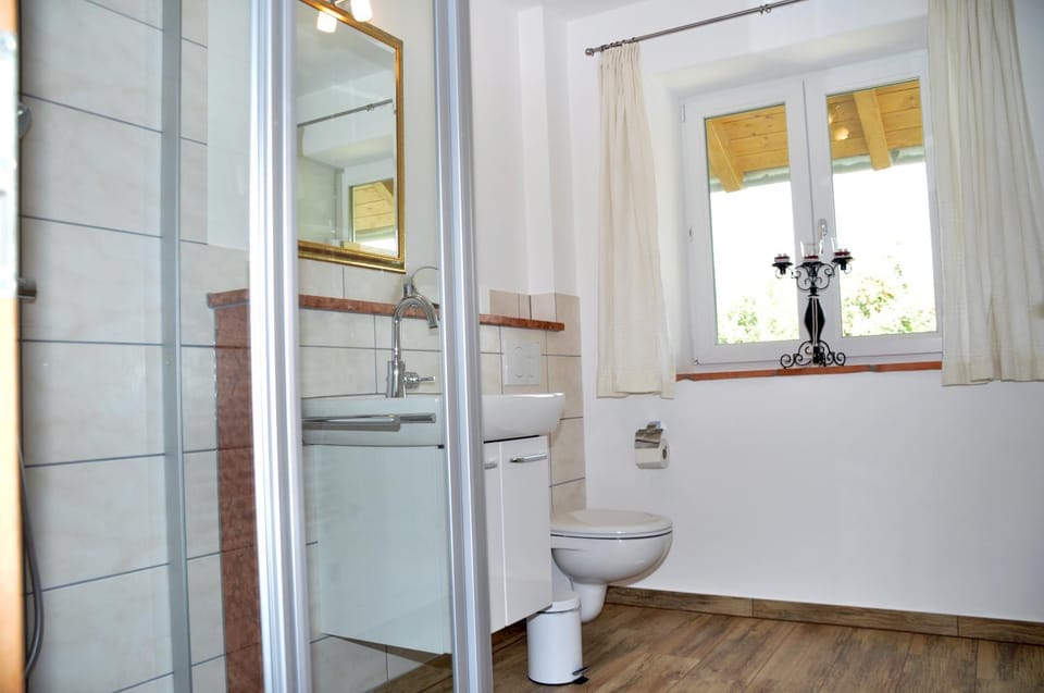 Day, Bathroom