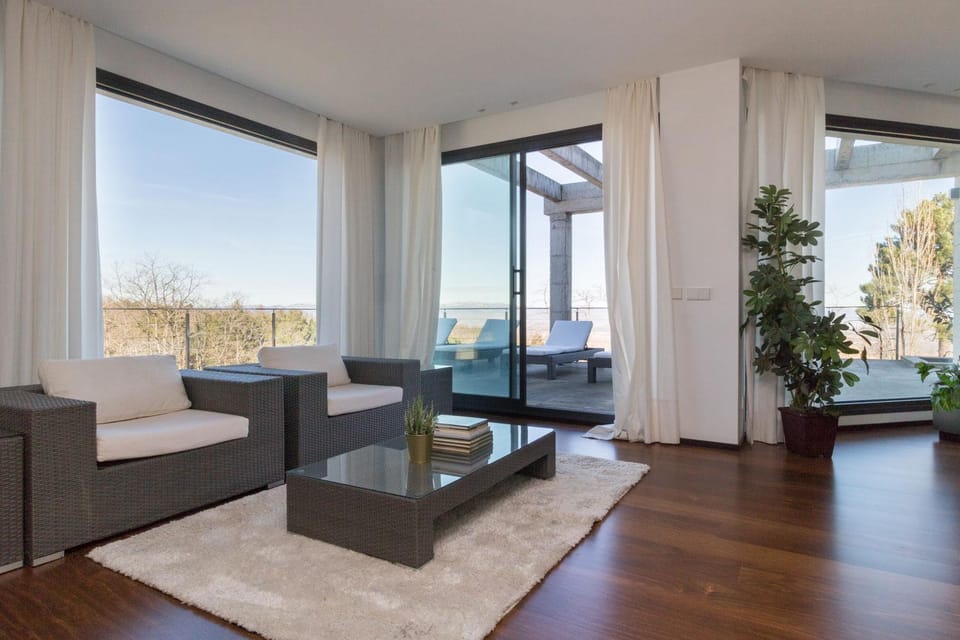 El Soto de Sojuela Luxury Chalet, Golf&Bosque House in La Rioja